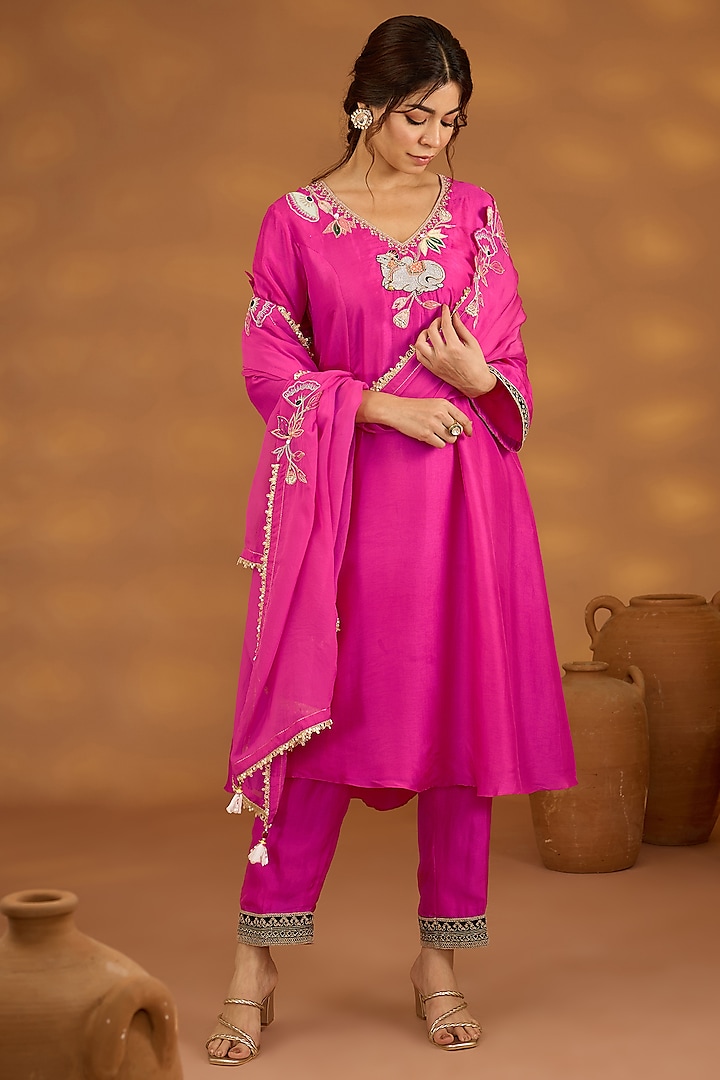 Pink Silk Hand Embroidered Flowy Kurta Set by Isha Gupta Tayal at Pernia's Pop Up Shop