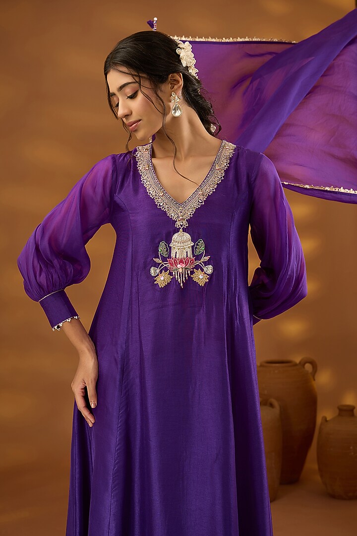 Purple Silk Hand Embroidered Kurta Set by Isha Gupta Tayal at Pernia's Pop Up Shop