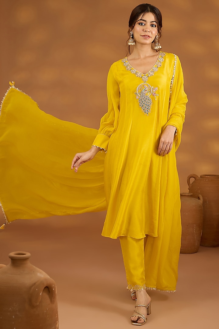 Yellow Silk Hand Embroidered Flowy Kurta Set by Isha Gupta Tayal at Pernia's Pop Up Shop