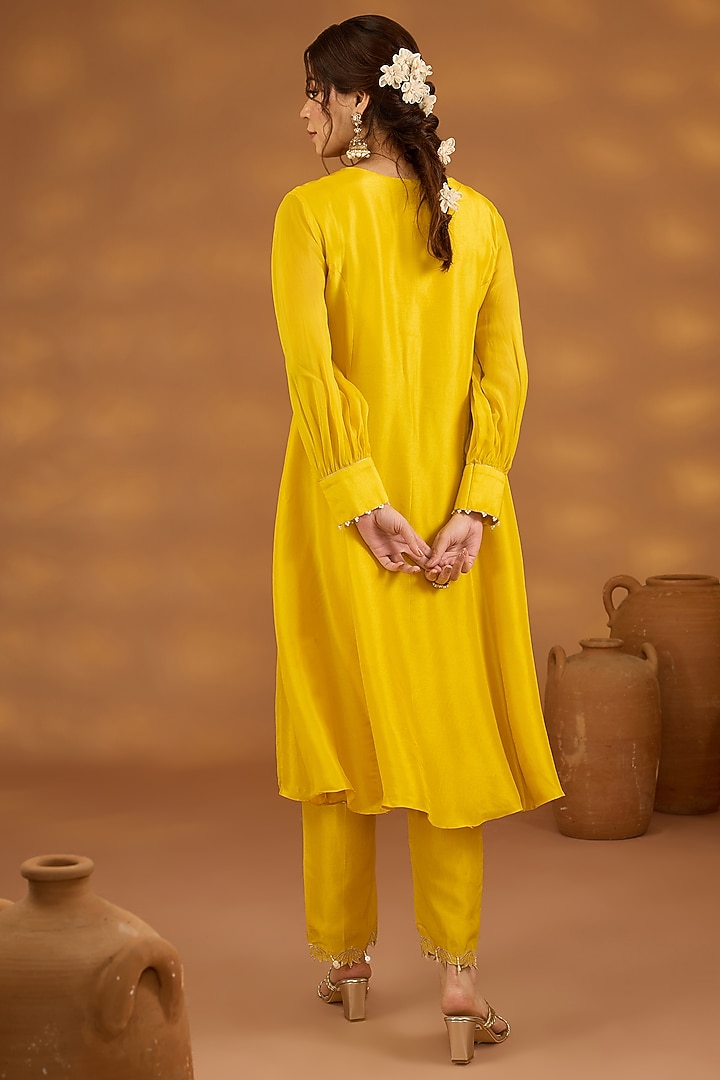 Yellow Silk Hand Embroidered Flowy Kurta Set by Isha Gupta Tayal at Pernia's Pop Up Shop