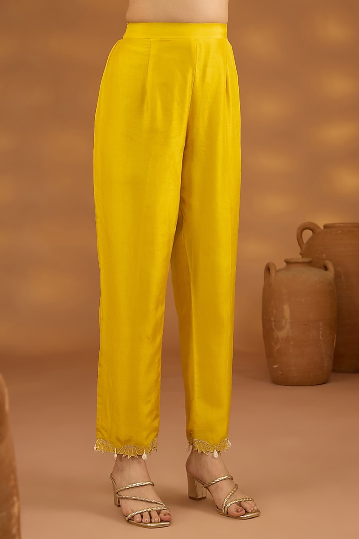 Yellow Silk Hand Embroidered Flowy Kurta Set by Isha Gupta Tayal at Pernia's Pop Up Shop