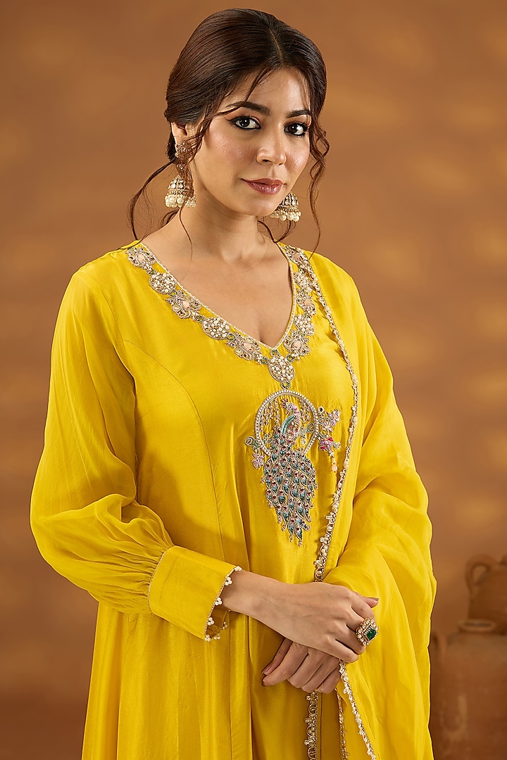 Yellow Silk Hand Embroidered Flowy Kurta Set by Isha Gupta Tayal at Pernia's Pop Up Shop