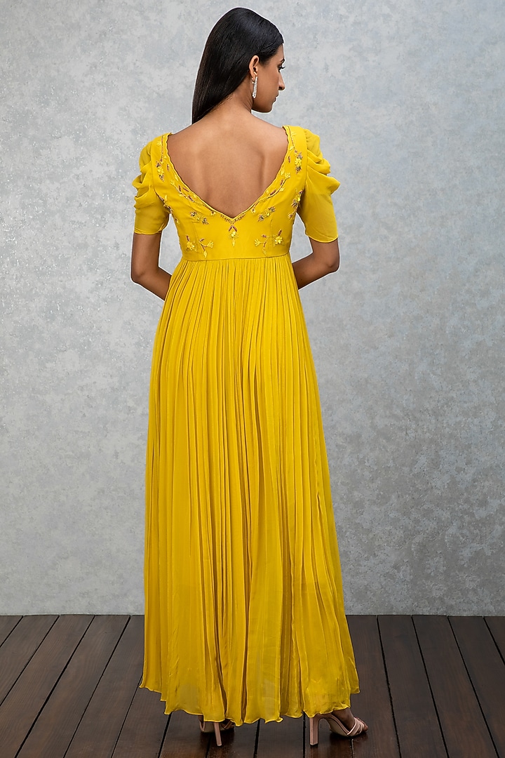 Citrine Yellow Embroidered Kurta Set by Isha Gupta Tayal at Pernia's Pop Up Shop