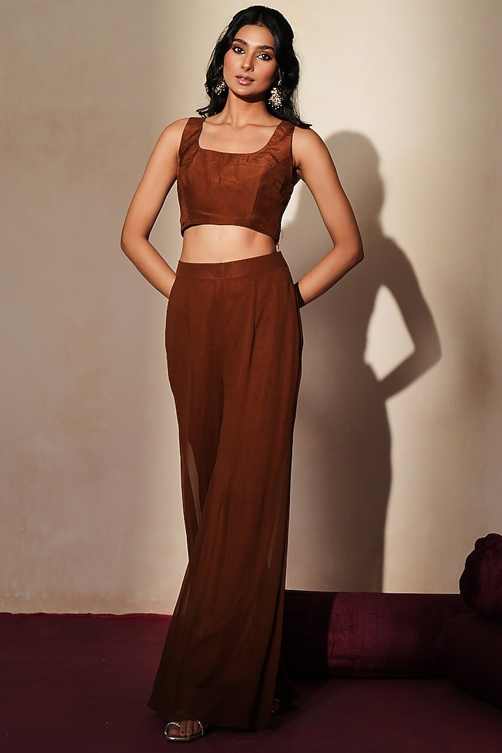 Metallic Brown Organza Zardosi Hand Embroidered Cape Set by Isha Gupta Tayal at Pernia's Pop Up Shop