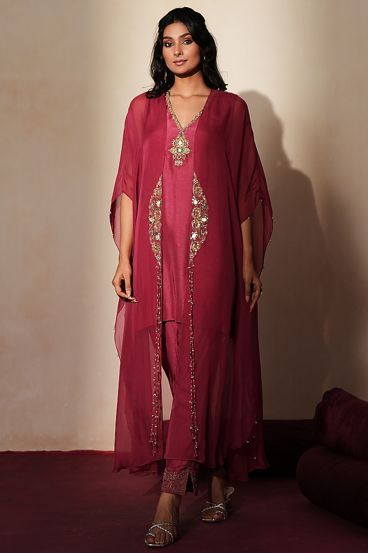 Metallic Mauve Pink Silk Hand Embroidered Kurta Set by Isha Gupta Tayal at Pernia's Pop Up Shop
