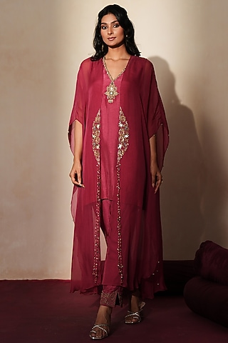 Metallic Mauve Pink Silk Hand Embroidered Kurta Set by Isha Gupta Tayal