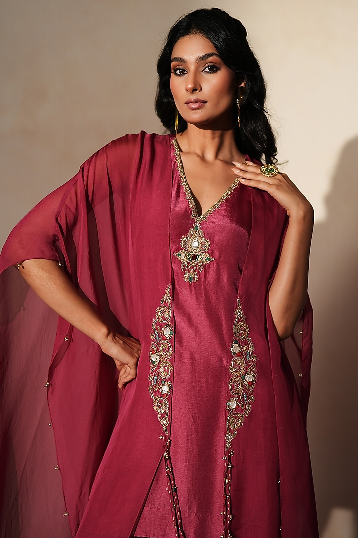 Metallic Mauve Pink Silk Hand Embroidered Kurta Set by Isha Gupta Tayal at Pernia's Pop Up Shop