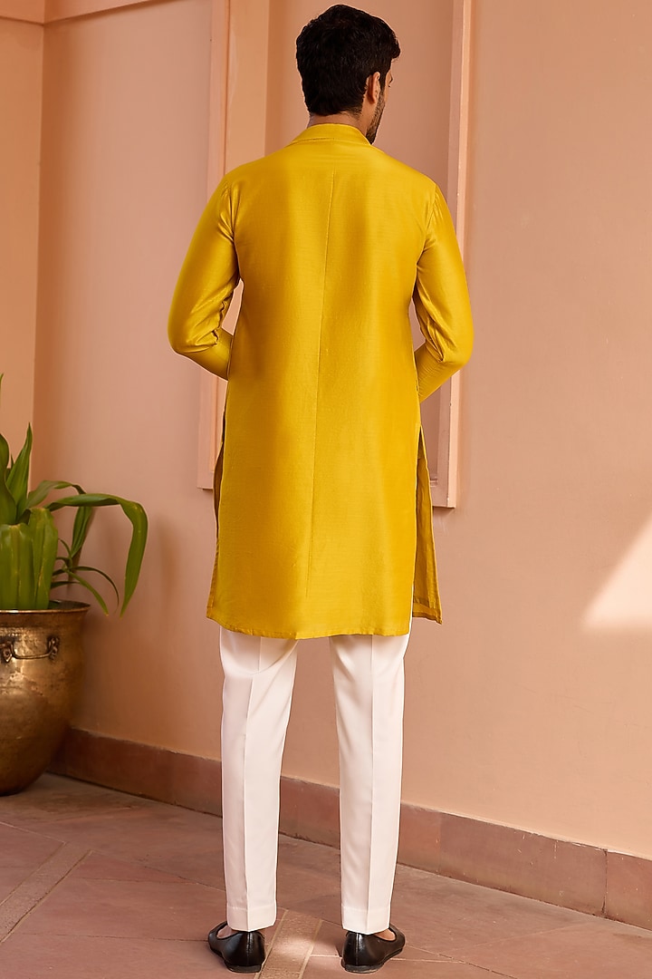 Yellow Pure Chanderi Silk Hand Embroidered Kurta by Isha Gupta Tayal Men at Pernia's Pop Up Shop