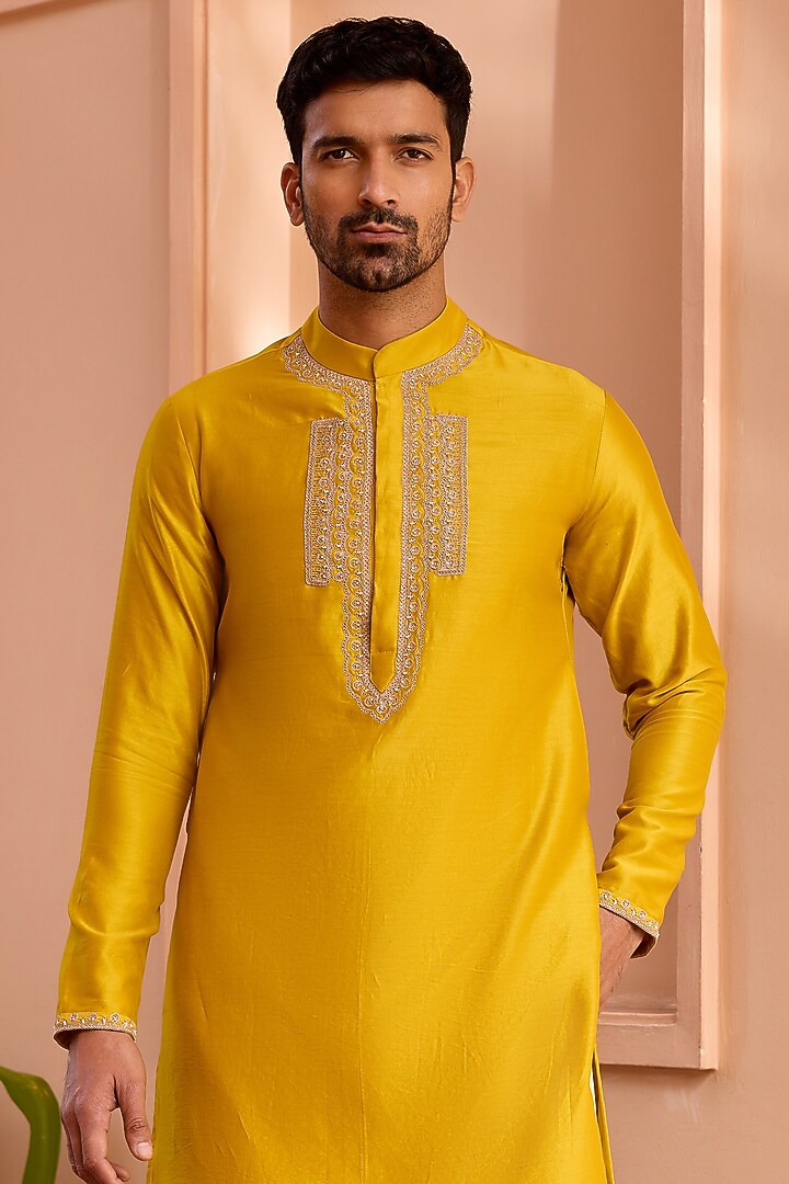 Yellow Pure Chanderi Silk Hand Embroidered Kurta by Isha Gupta Tayal Men at Pernia's Pop Up Shop