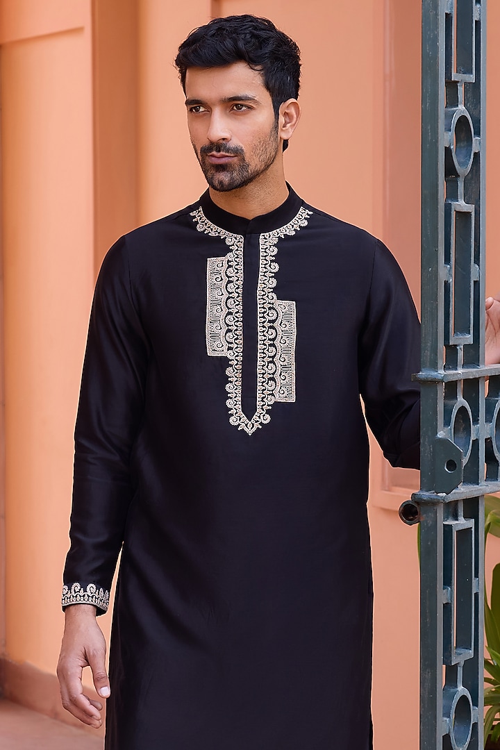 Black Pure Chanderi Silk Hand Embroidered Kurta Set by Isha Gupta Tayal Men at Pernia's Pop Up Shop