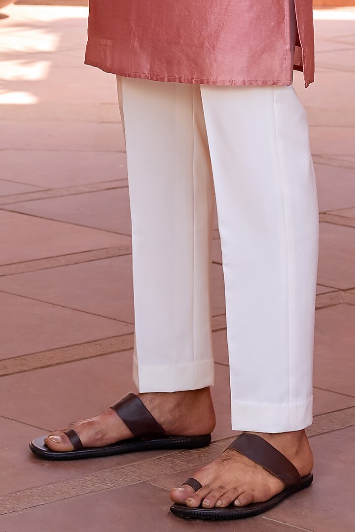 Cameo Pink Pure Chanderi Silk Hand Embroidered Kurta Set by Isha Gupta Tayal Men at Pernia's Pop Up Shop