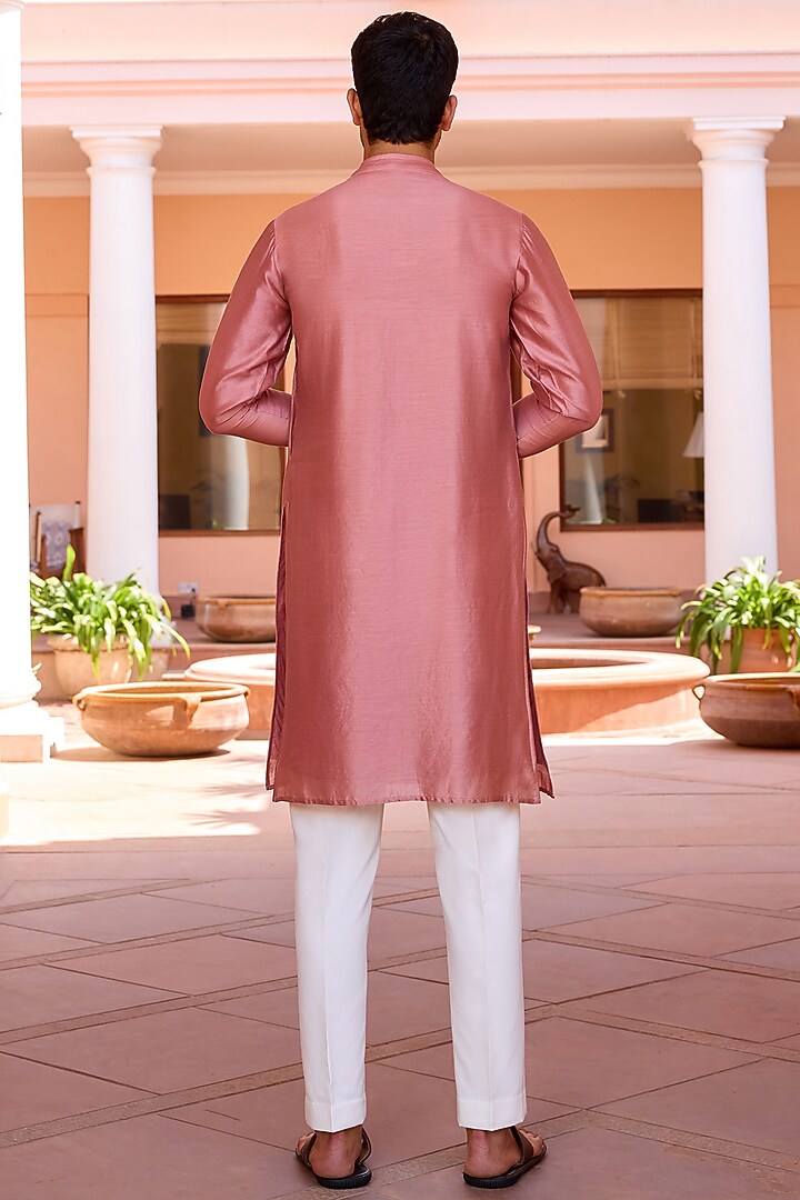 Cameo Pink Pure Chanderi Silk Hand Embroidered Kurta by Isha Gupta Tayal Men at Pernia's Pop Up Shop