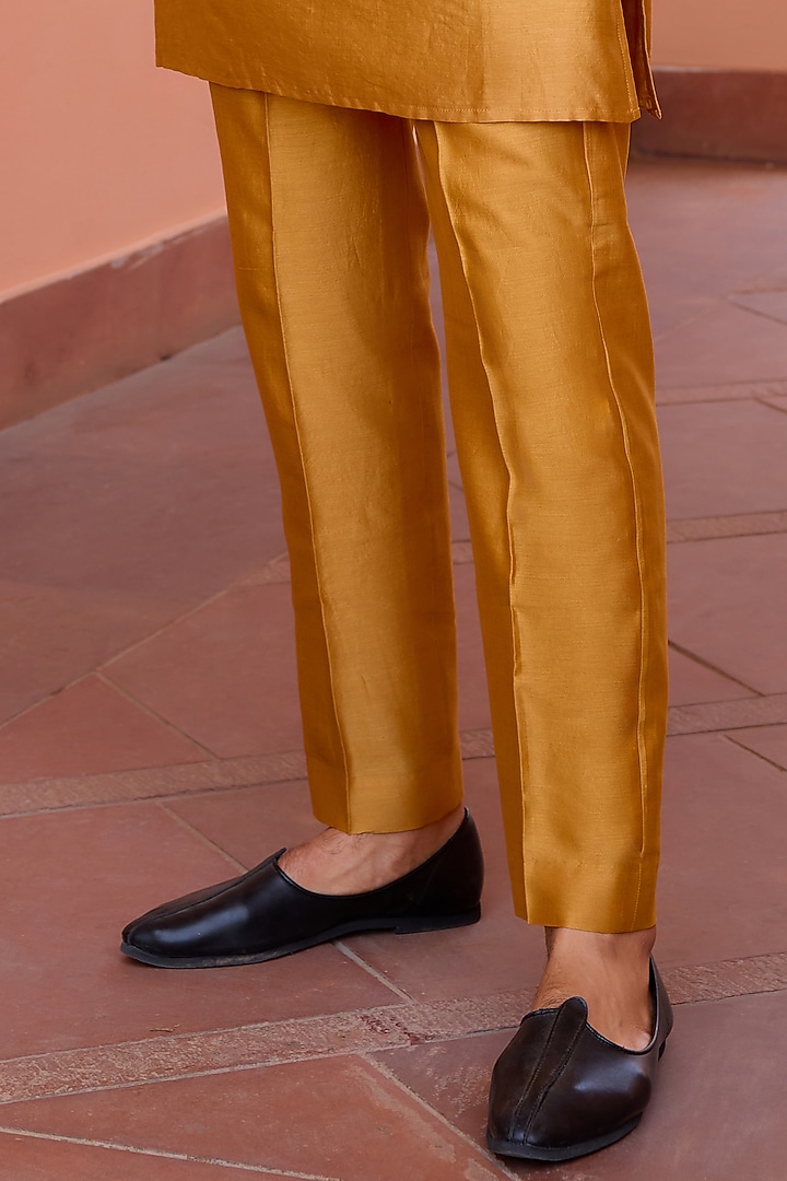Gold Mustard Pure Chanderi Silk Hand Embroidered Kurta Set by Isha Gupta Tayal Men at Pernia's Pop Up Shop