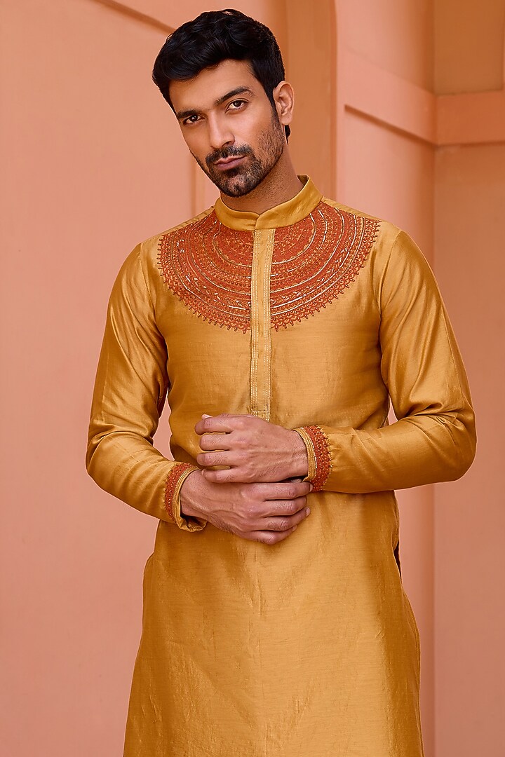 Gold Mustard Pure Chanderi Silk Hand Embroidered Kurta Set by Isha Gupta Tayal Men at Pernia's Pop Up Shop
