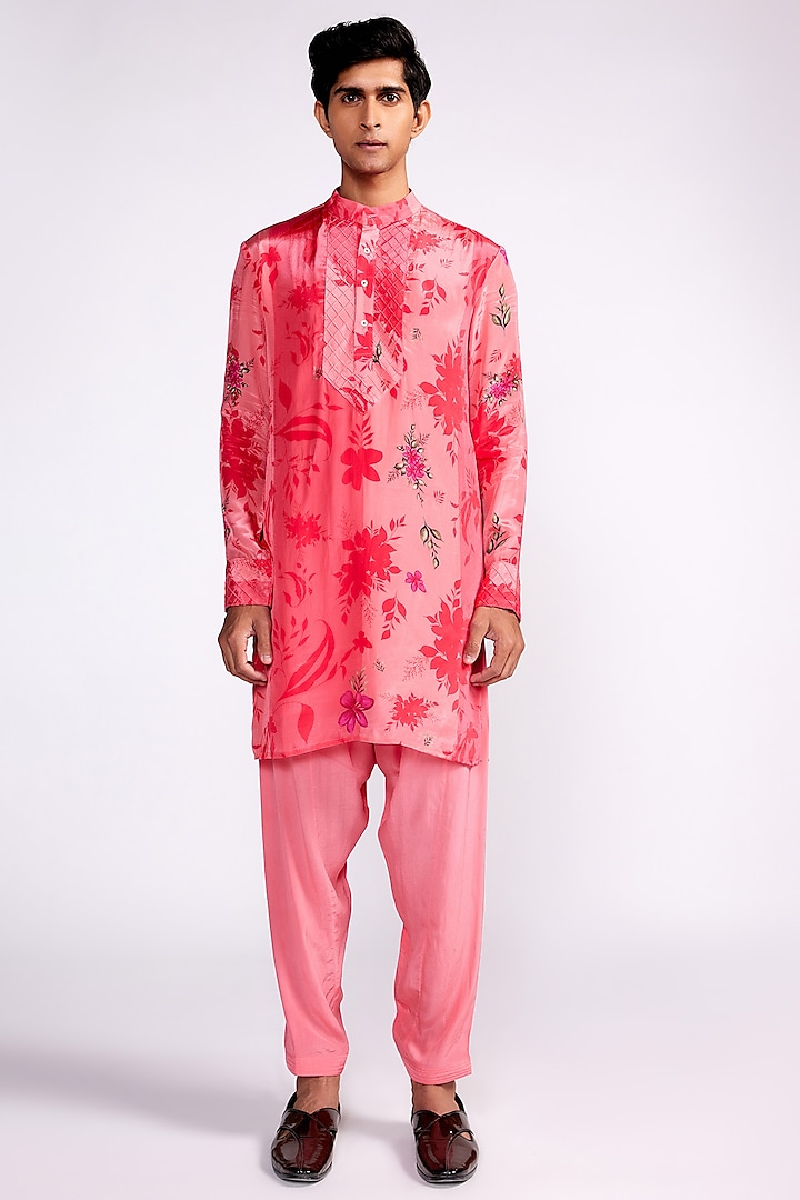 Pink Crepe Printed Kurta by Isha Gupta Tayal Men at Pernia's Pop Up Shop