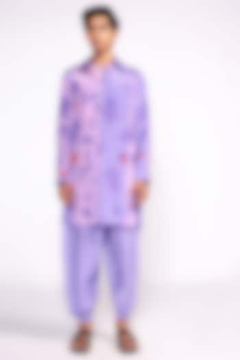 Lilac Crepe Printed Kurta Set by Isha Gupta Tayal Men at Pernia's Pop Up Shop