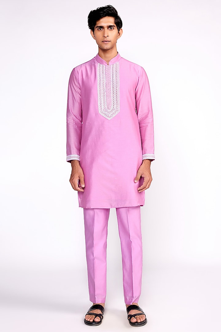 Lilac Chanderi Silk Embroidered Kurta Set by Isha Gupta Tayal Men at Pernia's Pop Up Shop