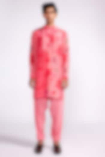 Pink Crepe Printed Kurta Set by Isha Gupta Tayal Men at Pernia's Pop Up Shop