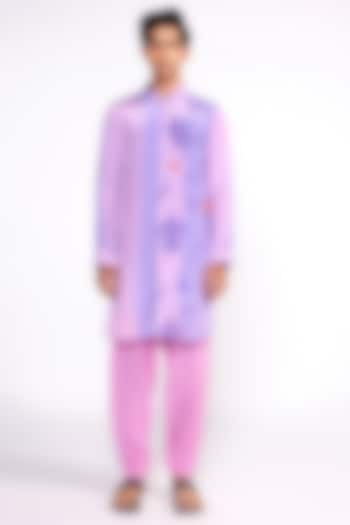 Lilac Crepe Printed Kurta Set by Isha Gupta Tayal Men at Pernia's Pop Up Shop