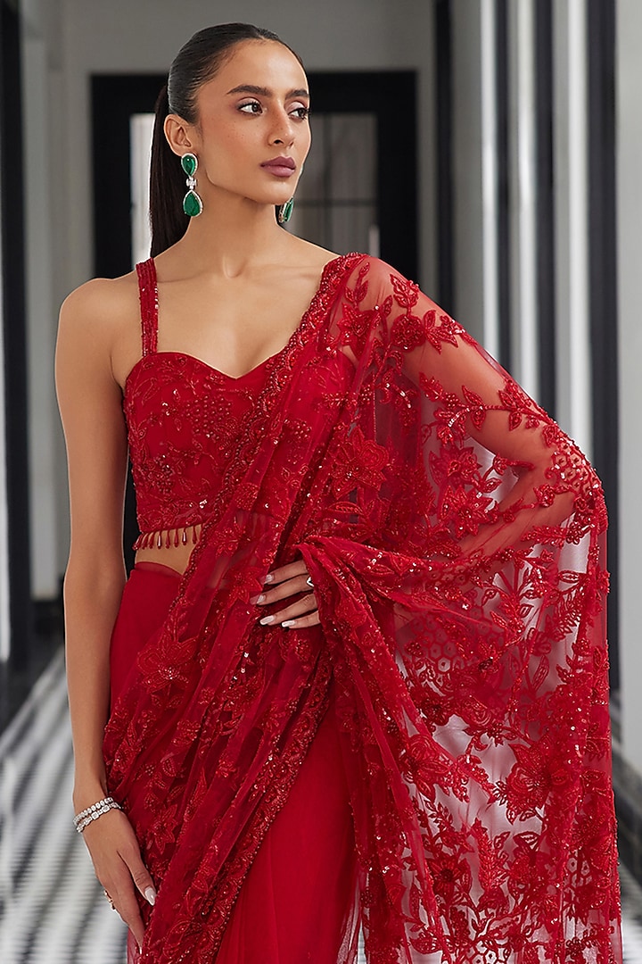 Red Net Sequins Embellished Reception Saree Set by ISTYA at Pernia's Pop Up Shop