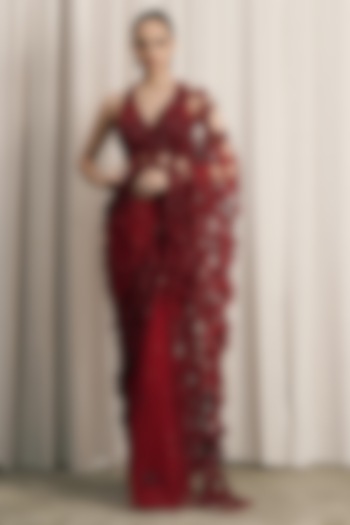 Red Net Crystal Embellished Reception Saree Set by ISTYA at Pernia's Pop Up Shop