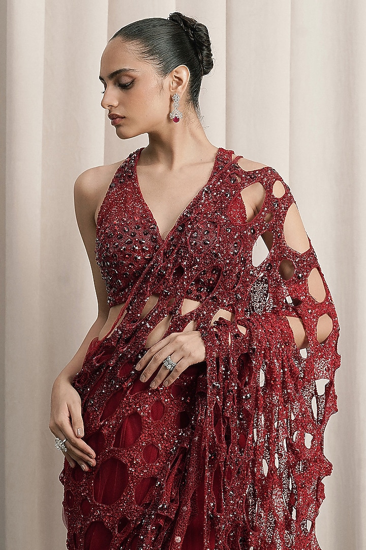 Red Net Crystal Embellished Reception Saree Set by ISTYA at Pernia's Pop Up Shop