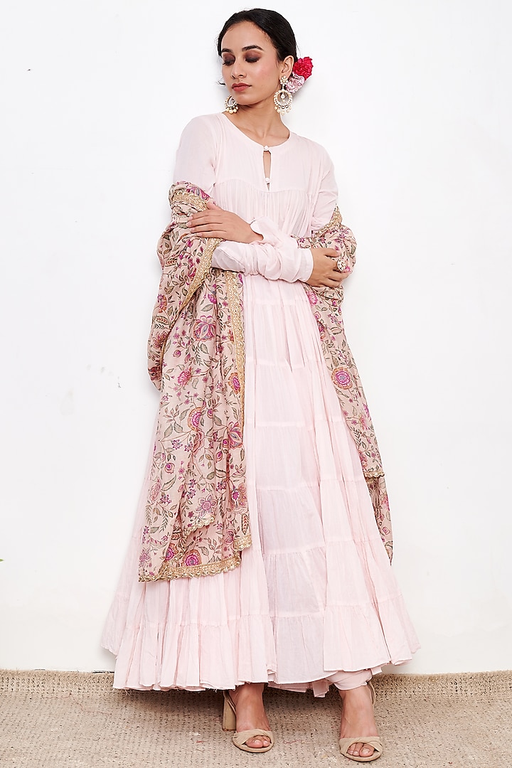 Daisy White Mul Tiered Anarkali Set by Itraake