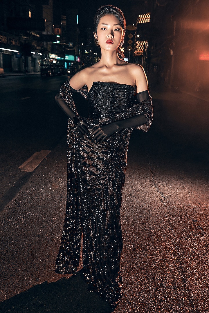 Black & Gold Net Crystal Embellished Bridal Saree Set by ITRH at Pernia's Pop Up Shop