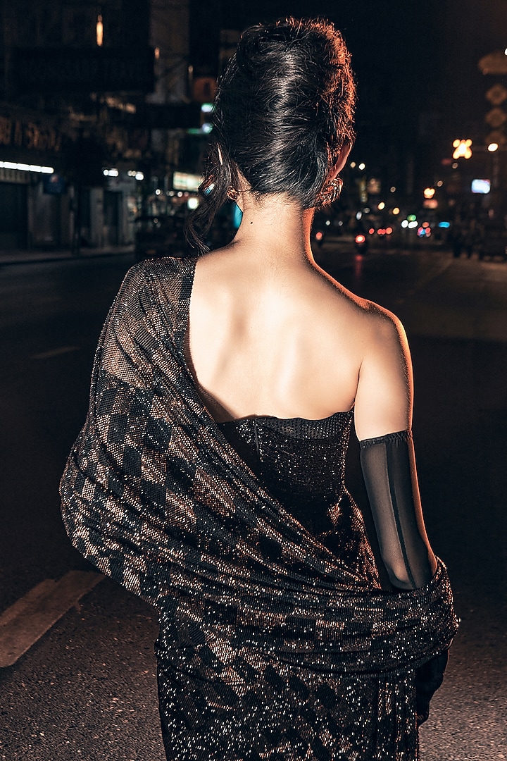 Black & Gold Net Crystal Embellished Bridal Saree Set by ITRH at Pernia's Pop Up Shop
