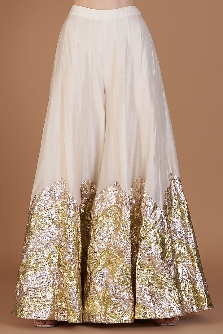 Off-White Chanderi Paneled Gharara Set by ITRH at Pernia's Pop Up Shop