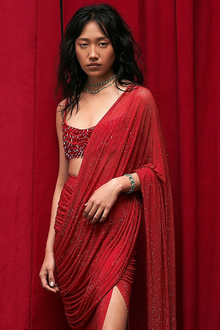 Red Net Crystal Embellished Ruched Skirt Bridal Saree Set by ITRH at Pernia's Pop Up Shop