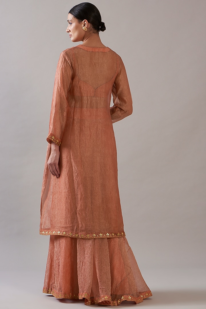 Peach Tissue Embroidered Kurta Set by ITRH at Pernia's Pop Up Shop