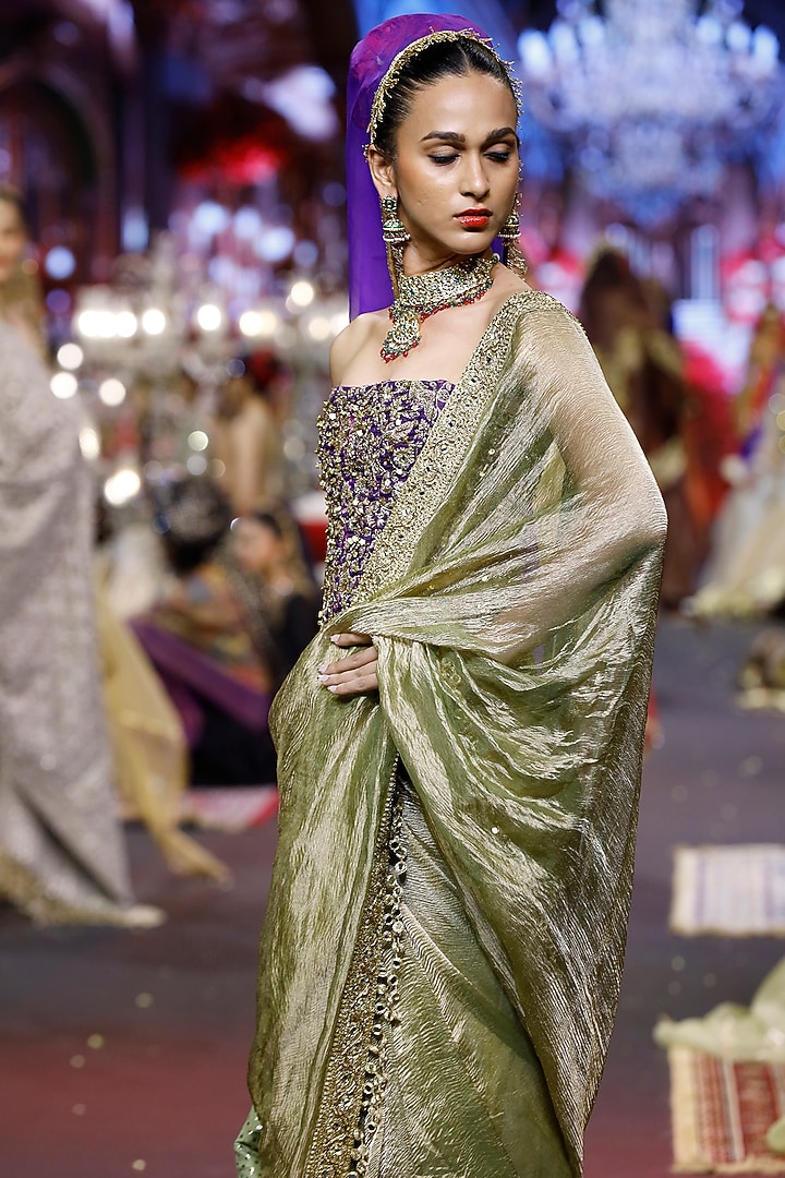 Green Crushed Tissue Bridal Saree Set by ITRH at Pernia's Pop Up Shop