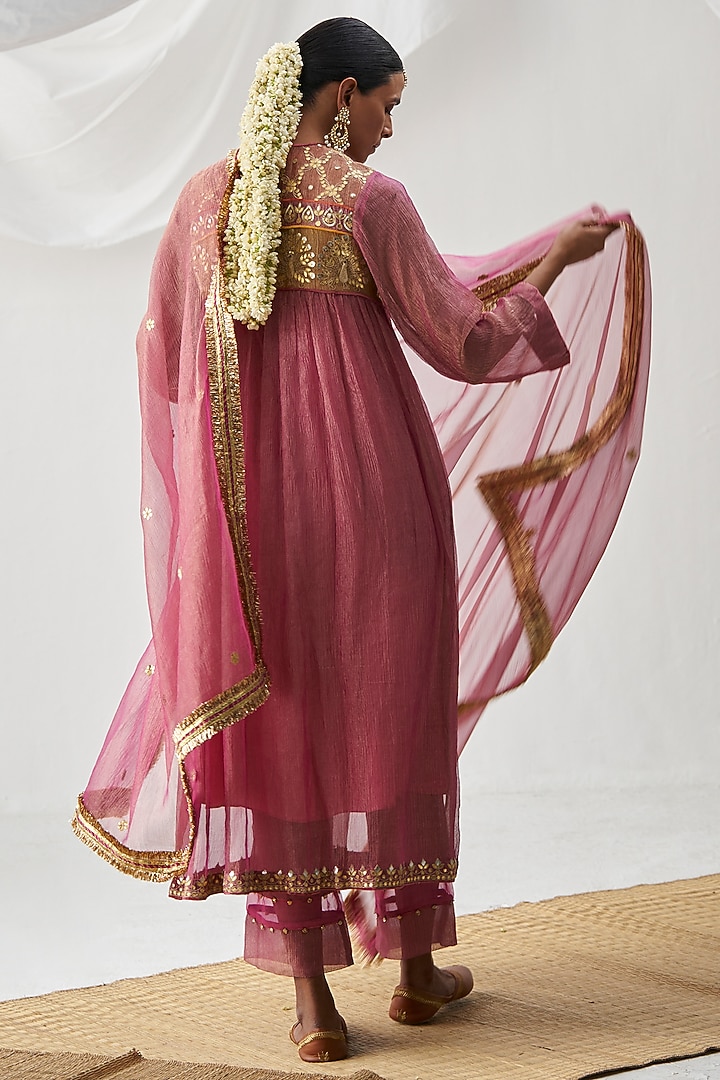 Pink Tissue Embroidered Kurta Set by ITRH at Pernia's Pop Up Shop