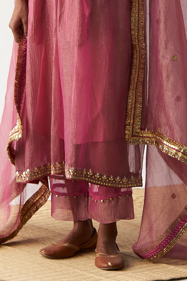 Pink Tissue Embroidered Kurta Set by ITRH at Pernia's Pop Up Shop