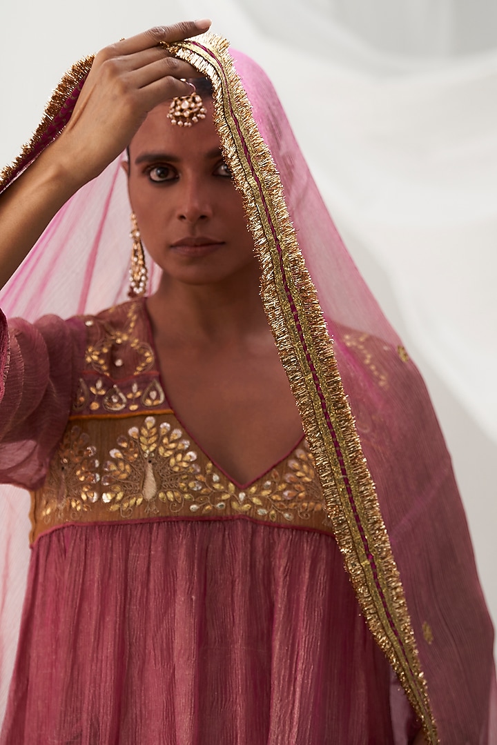 Pink Tissue Embroidered Kurta Set by ITRH at Pernia's Pop Up Shop