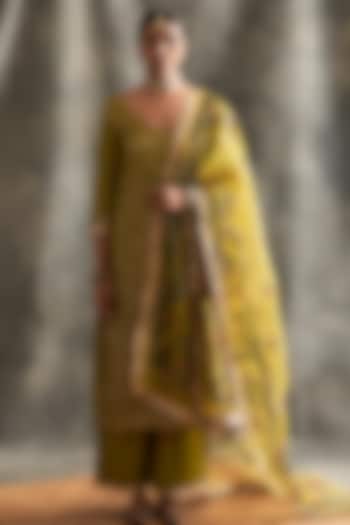 Olive Green Embroidered Kurta Set by ITRH at Pernia's Pop Up Shop