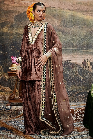 Brown Velvet Mirror Embroidered Kurta Set by ITRH