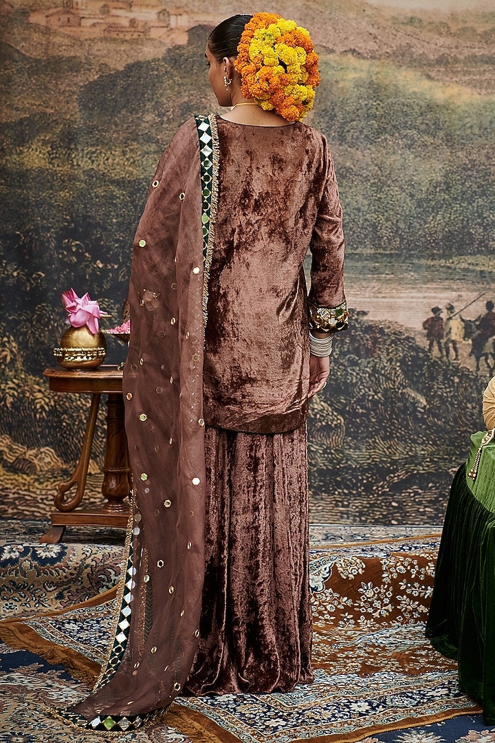 Brown Velvet Mirror Embroidered Kurta Set by ITRH at Pernia's Pop Up Shop