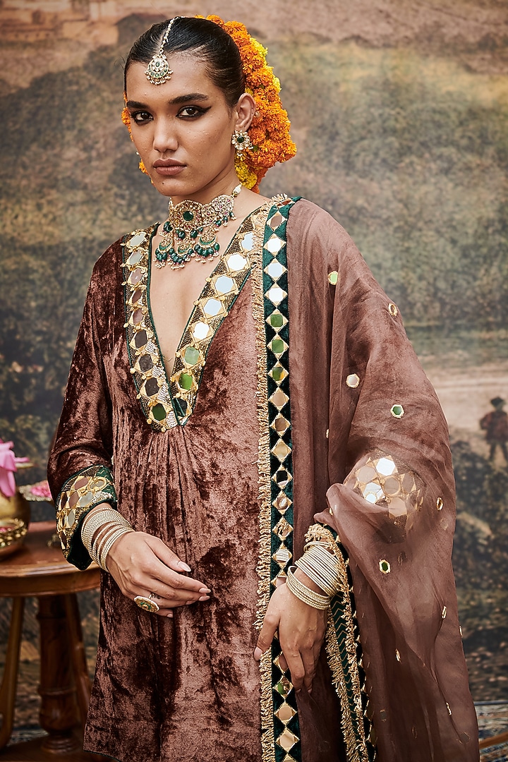 Brown Velvet Mirror Embroidered Kurta Set by ITRH at Pernia's Pop Up Shop