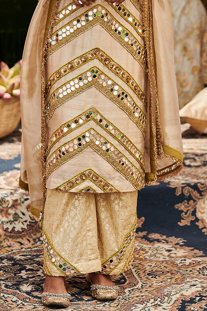 Gold Raw Silk Mirror Embroidered Kurta Set by ITRH at Pernia's Pop Up Shop