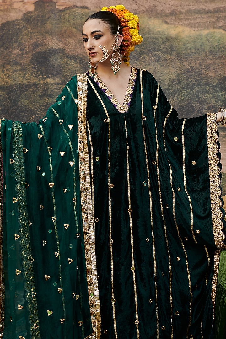 Green Velvet Sequins Embroidered Kaftan by ITRH at Pernia's Pop Up Shop 2026 Green Velvet Sequins Embroidered Kaftan by ITRH at Pernia's Pop Up Shop 2026