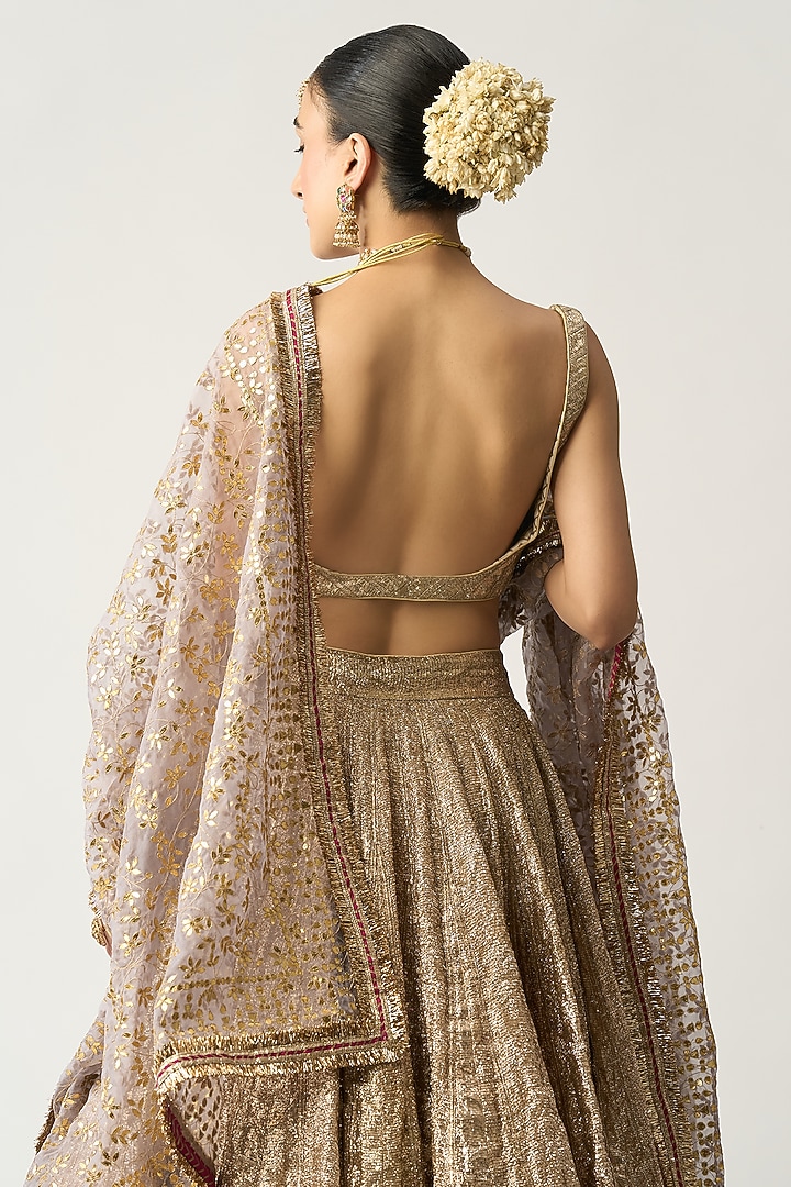 Silver Lampi Bridal Lehenga Set by ITRH at Pernia's Pop Up Shop