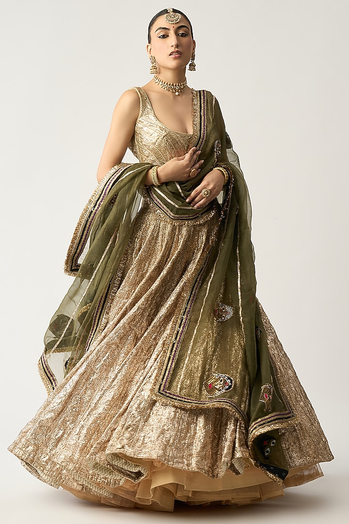 Silver Lampi Bridal Lehenga Set by ITRH at Pernia's Pop Up Shop