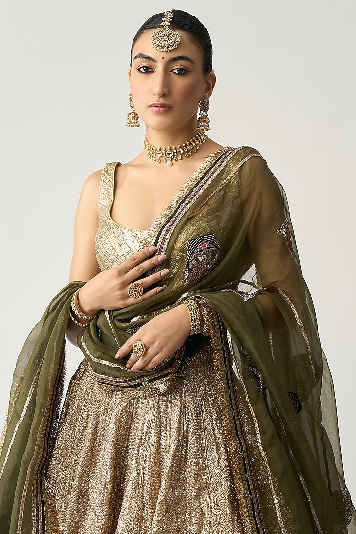 Silver Lampi Bridal Lehenga Set by ITRH at Pernia's Pop Up Shop
