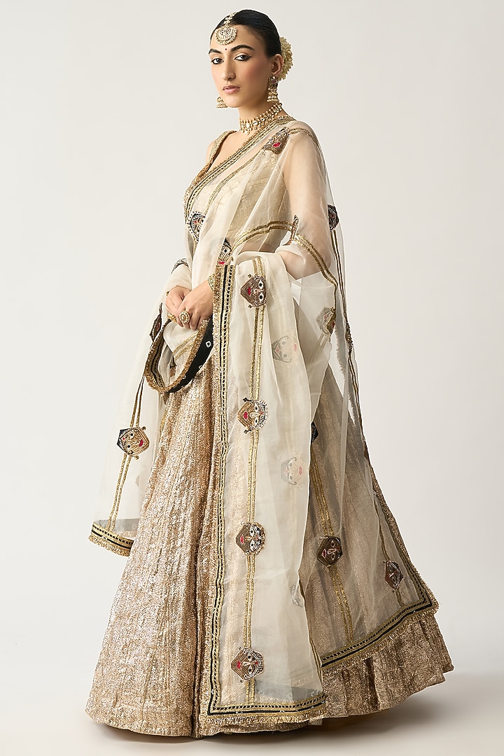 Silver Lampi Bridal Lehenga Set by ITRH at Pernia's Pop Up Shop
