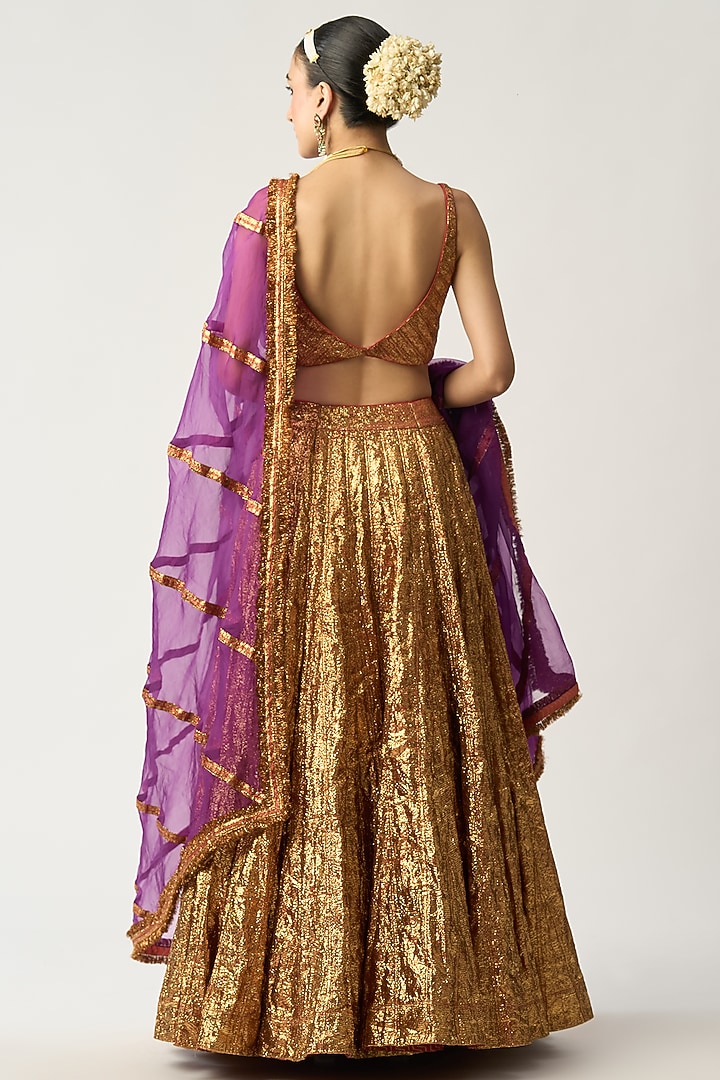 Red Lampi Bridal Lehenga Set by ITRH at Pernia's Pop Up Shop