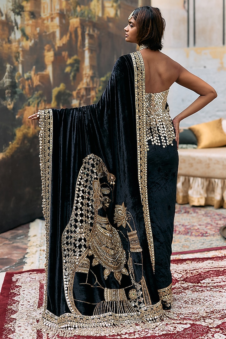 Black Hard Net & Velvet Embroidered Bridal Saree Set by ITRH at Pernia's Pop Up Shop