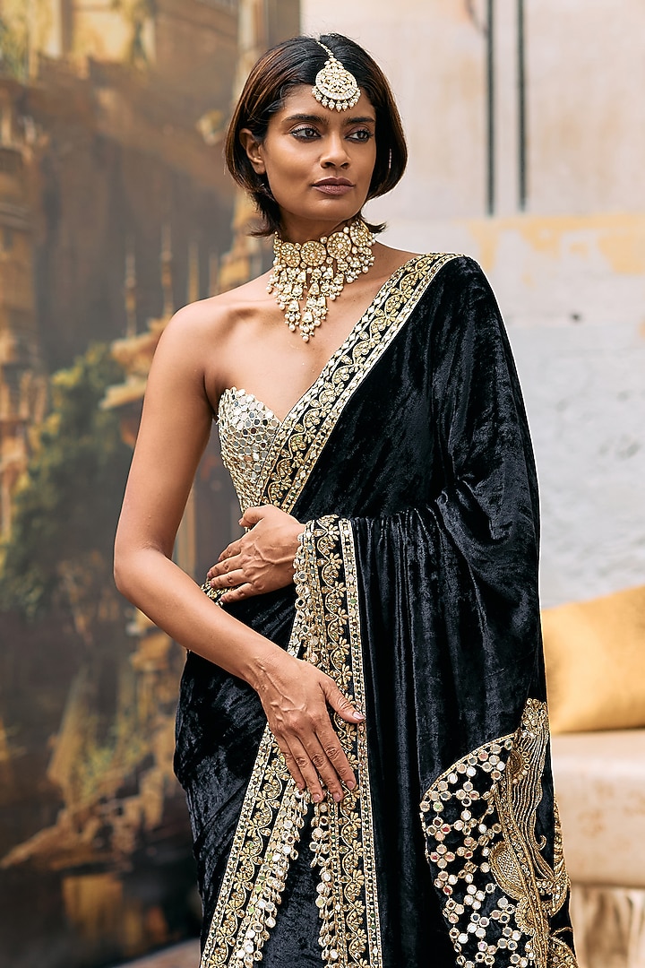 Black Hard Net & Velvet Embroidered Bridal Saree Set by ITRH at Pernia's Pop Up Shop