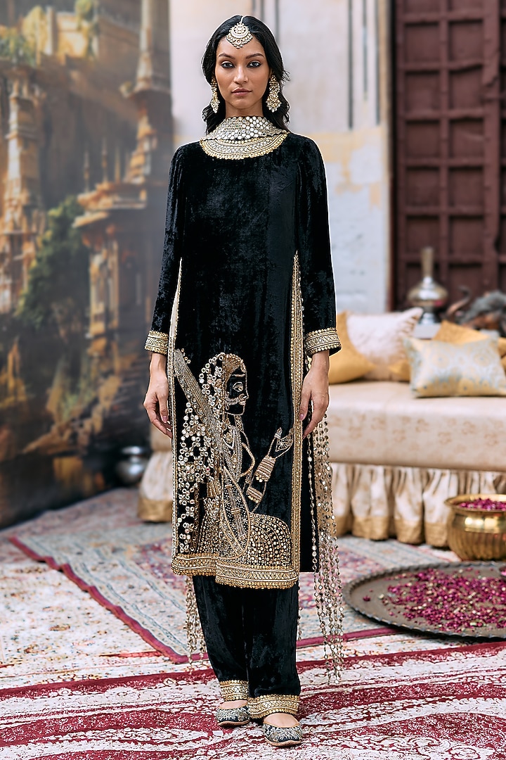 Black Velvet Embroidered Kurta Set by ITRH at Pernia's Pop Up Shop